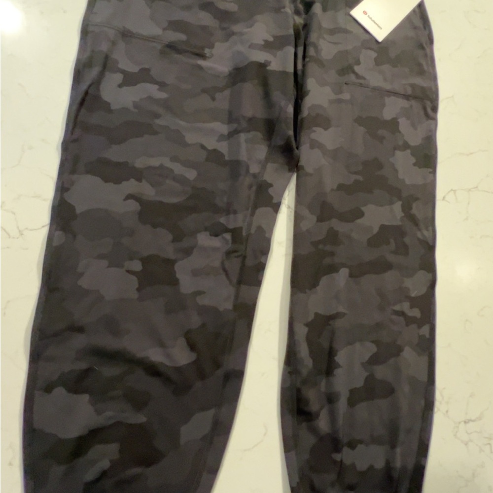 WOMENS 14 LULULEMON ALIGN HR JOGGER WITH CUFFED BOTTOM BLACK CAMO